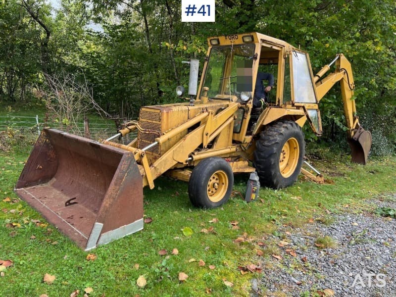 1976 Ford  550 backhoe w/ 2 buckets 